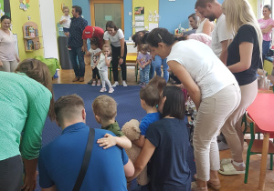 Zabawa do piosenki "Dzień dobry".