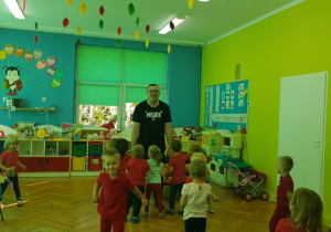 Wesołe zabawy z Adim.