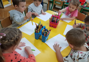 Kolorowanie masek wg własnego pomysłu.