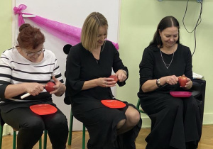 Konkurs na najdłuższą obierkę.