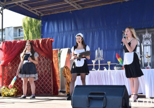 Pokojówki na scenie