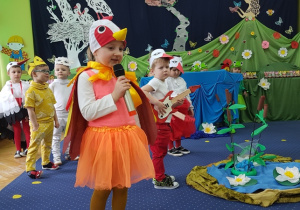Piosenka o bocianie w wykonaniu Kai.
