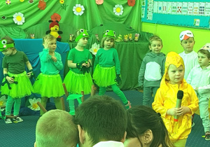 Piosenka "Żółty kurczak" w wykonaniu Wandzi.