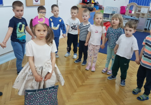 Sto lat dla Ali, w wykonaniu "Biedronek".