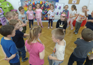 Śpiewanie sto lat.
