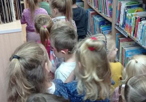 Pierwsza nasza wizyta w bibliotece.