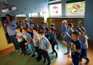 Zabawy muzyczno-ruchowe.