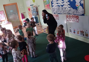 Zabawy z misiem.