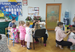 W Salonach Piękności.