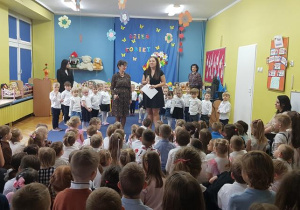 Występ dzieci z grupy Bratki