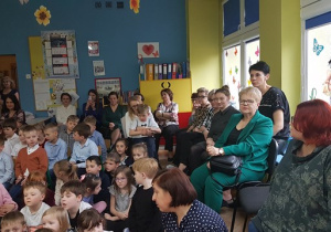 Wszyscy skupieni na występie Bratków