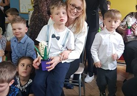 Pszczółkowa Ciocia z prezentem