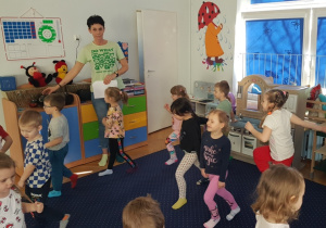 Zabawy muzyczno-ruchowe.