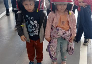 pamiątkowe zdjęcie w kasku Filipa i Khrysi