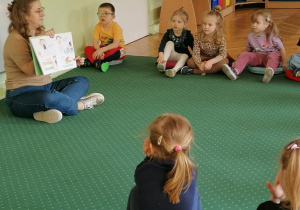 Pani Ola opowiada o tym, że każdy z nas jest inny.