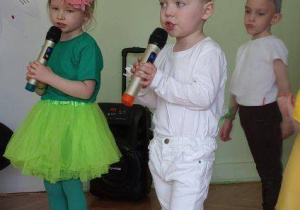 Kaja i Czarek w piosence Co to jest Wielkanoc?