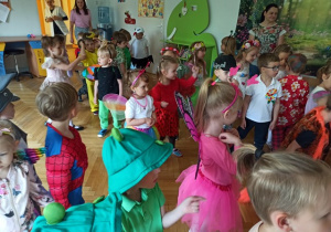 Bratki dotarły na bal