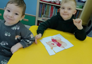 Sasza, Olek i ich puzzle