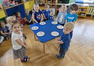 Mania, Lena, Matylda, Nikodem i Artur.