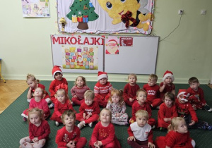 Pszczółki świętują imieniny Św. Mikołaja.
