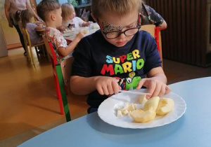 Wojtek pracuje w skupieniu.