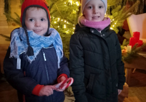 Leoś i Iza przy choince