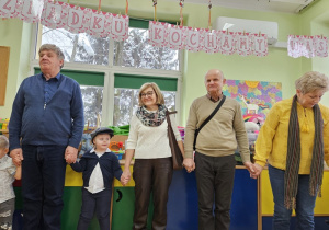 Ignaś z babcią i dziadkiem.
