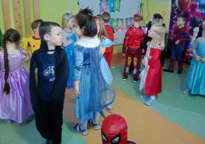 Na balu karnawałowym.