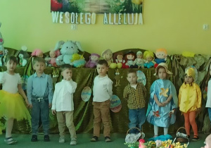 Bratki w trakcie występu