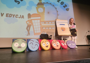 Kaja podczas prezentacji swojego wiersza.