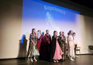 Przedstawienie teatralne pt. Kopciuszek.
