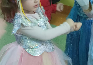 Marcysia w tańcu.