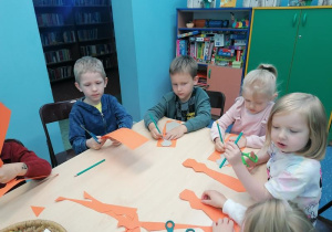 Eliza, Pola, Wojtek i Julek rozpoczynają pracę.