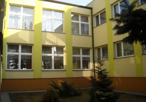 Budynek przedszkola od strony ogrodu