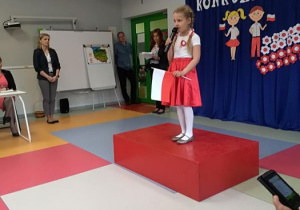 Zosia recytuje wiersz.