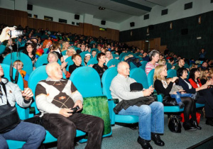 Publiczność licznie do kinoteatru przybyła