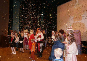 Złote confetti na okoliczność juboleuszu