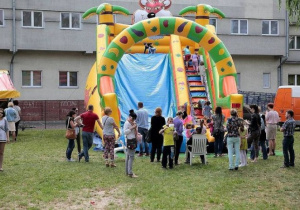 Dmuchana zjeżdżalnia - jedna z atrakcji