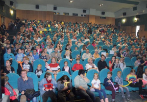 Skierniewicka publiczność w oczekiwaniu na przedstawienie