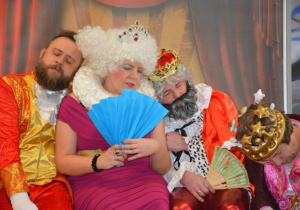 Dwór zasypia