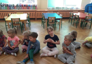 Śpiewanie piosenki Jestem sobie przedszkolaczek