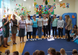 Wręczenie upominków dla pracowników 