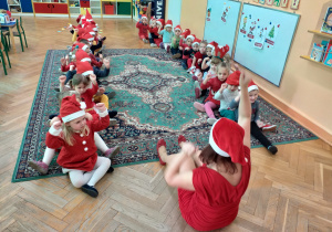 Świąteczna zabawa ruchowa.