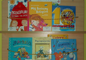 kącik czytelniczy w grupie Żabki
