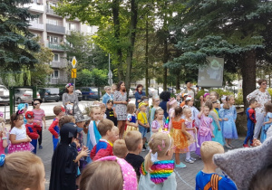 Taniec do piosenki "Witajcie w naszej bajce".