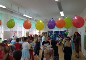 Taniec z balonami.