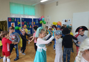 Tańce w parach.