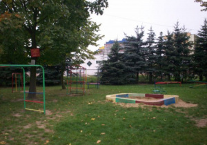 Plac zabaw przed przedszkolem