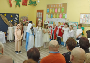 Jeremiaszek Nadia Bogusia Tosia śpiewają pastorałkę Gore gwiazda Jezusowi