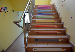 Schody prowadzące na klatkę schodową